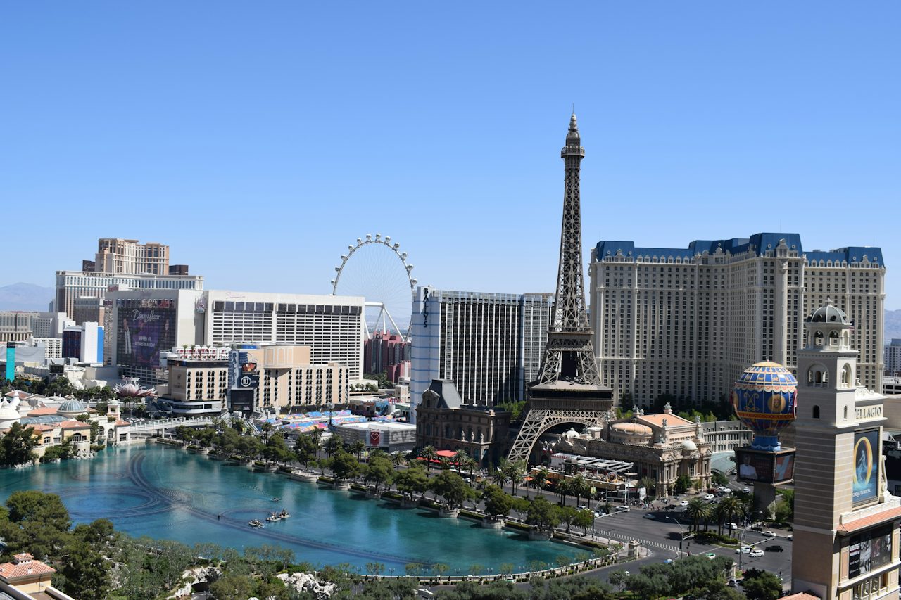 The Bellagio lake and the Strip on a clear day, Las Vegas